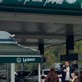 Ljudi donose cveće na pumpu, radnik otkrio istinu o Halidu Bešliću: "Nije bilo bitno, svi su bili..."