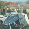Povređene četiri osobe: Teška saobraćajna nesreća kod Aleksinca: Dva automobila sletela sa puta