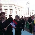 Vijori se srpska zastava u centru Beča: Delirijum zbog grupe "Lavina", aplauz ne prestaje