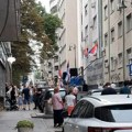 Dostojni Srbije ispred redakcije Danasa: Blokiran saobraćaj, postavljeni kamion i ozvučenje (VIDEO, FOTO)