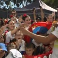 VIDEO Prelepe scene: Deca u narodnoj nošnji dočekala Novaka, jedno dete dobilo posebno iznenađenje