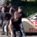 Čovek udaren mačetom u vrat, prebili ga na mrtvo ime! Policija traga za napadačima! (video)