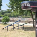 Bokserska kruška na igralištu u centru Niša