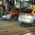 Užas na Banovom Brdu! Devojka (20) pretrčavala ulicu, pa oborena na pešačkom prelazu: U vozilu bilo dvoje dece