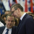 „Situacija je teška, ali verujemo u lekare i verujemo u njega“: Vučić posetio Dačića u bolnici