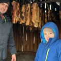 Sa Kablara miris pršute progovara: Mirko sa sinovima čuva tradiciju, suši meso kao naši stari, planinski vazduh je saveznik