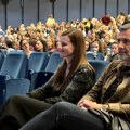 Mina Lazarević prvi put sa dečkom u javnosti: Uživaju u ljubavi, seli u prvi red na koncertu Nine Badrić, glumica u elegantnom…