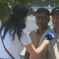 (VIDEO) Na miting SNS iz Novog Sada idu i stranci, kreće desetak autobusa: "Nismo dobili novac za to"