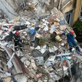 U ruševinama zgrade u Atini pronađena još dva tela, četvoro poginulih: Potraga za nestalima se nastavlja