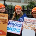 Otkazani pregledi, terapije i operacije: Onkološki pacijenti ugroženi zbog štrajka mladih lekara u Britaniji