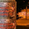 “Vrhovni komandante, čekamo te!” Ceo sever Kosova i Metohije jutros osvanuo oblepljen plakatima sa slikom predsednika…