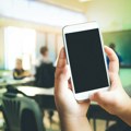 Mobilni telefoni kao đačko „oružje“: Izmicanje nastavničke stolice onlajn