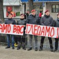 Veterani 63. Padobranske u Kraljevu na akciji „Zastani Srbijo“ poručili: Samo vas gledamo