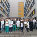 Radnici Kliničkog centra i niškog dopisništva RTS-a izašli ispred svojih zgrada i pružili podršku protestima