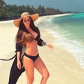 Izbacila dve namirnice i smršala 7 kilograma: Pevačica (35) nakon porođaja ima trbušnjake, a evo i kako
