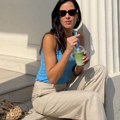 Ana Ivanovića uz pomoć ovog napitka brzo sagoreva kalorije: Pokazala šta pije na ulicama Londona, bivša teniserka u skroz…