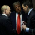 Čitači sa usana otkrili: Evo o čemu su pričali Tramp i Putin na početku susreta