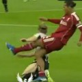 Ovo je start za zatvor! Fudbaler njukasla polomio Van Dajka, pa se oglasio! Kaje se zbog brutalnog faula, odmah se izvinio…