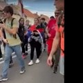 VIDEO Slavni srpski olimpijac snimljen kako uz osmehe u šeta sa studentima ka Novom Sadu