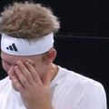 Svi popadali od smeha: Jedan od najgorih poteza u istoriji tenisa, ali bukvalno (video)