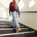 Ostajete bez daha dok se penjete uz stepenice? Evo kada je to normalno, a kada treba obratiti pažnju