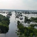 Grad Oleški postao jezero: Dramatičan snimak dronom prikazuje apokaliptične scene iz potopljenog ukrajinskog mesta (video)