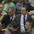 Tuča poslanika u kosovskoj Skupštini, tenzije nastavljene i posle prekida sednice (VIDEO)