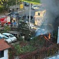 Planuo veliki Požar u Ustaničkoj Plamen guta kuću nadomak okretnice, vatrogasne ekipe izašle na teren, saobraćaj u zastoju…