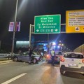 Nesreća na: Auto-putu Automobil se zakucao u ogradu nakon lančanog sudara, stvaraju se gužve u smeru ka Novom Beogradu…