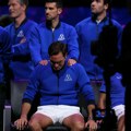 Federer grca u suzama! Dok Novak slavi i piše istoriju, Rodžer se potpuno slomio pred publikom zbog legende! (video)