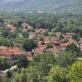 VAŠA PISMA! Ko "zavrće slavine", a ko zaliva "gradine" u Temskoj?! Meštani se žale - nemaju za piće! A vode u rezervoaru ima!…