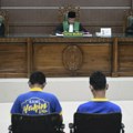 Dva muškarca u Indoneziji osuđena na javno batinanje zbog ljubljenja i grljenja