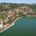 Srpsko jezero u obliku zmaja, a zovu ga i zlatno - noć u apartmanu samo 2.500 dinara