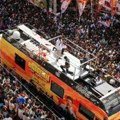 Užasna tragedija u indiji: U stampedu poginula 31 osoba, među njima troje dece (foto/video)