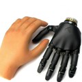 Otac i sin pokazali šta sve može nastati od lego kockica Robotska ruka hvata predmete kao prava!