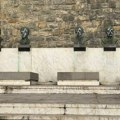 „Nadirući fašizam sve bezobzirnije pokazuje svoje strašno lice“: Spomenici Pekiću, Tucoviću i narodnim herojima na meti…
