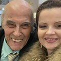 "Naterala sam ga da raspodeli imovinu" – Cana se udala za pevača (88) koji ima decu, potezom šokirala sve
