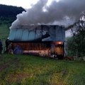 Gorela porodična kuća na Kosanici: Počinjena veća materijalna šteta