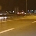 Novi kamikaza na auto-putu u Beogradu: Snimak ludila koje se moglo završiti kobno, kilometrima jurio u suprotnom smeru (video)