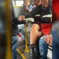 Bizarna scena u gradskom prevozu: Zbog onoga što je priredila u autobusu putnicima je počeo da se prevrće želudac (video)
