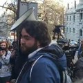 Saradnik Dojče velea na protestu opozicije Ristić koji nije student na "studentskom protestu" u Beogradu (foto)