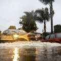 Kataklizma u Kaliforniji Stigao olujni talas, nema struje, ljudi se evakuišu, najgore tek dolazi (foto)