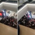 Stampedo ispred radnje kozmetike u Novom Sadu! Gurali se i tukli da budu među prvih 100!