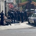 VIDEO Brutalna tuča „grobara“ i „delija“ u centru Beograda: Koristili palice i pirotehniku, policija ih silom…