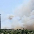 Ogromna vatrena buktinja u komšiluku: Brojni vatrogasci na terenu, meštani u strahu (video)