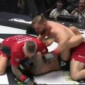 Krvavo, brutalno, nesportski, ali i to je MMA: Doveo ćaleta u ring kako bi prebio velikog rivala (video)