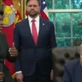 Скандал у Белој кући! Трамп шокирао свет неукусним флертом са новинарком!