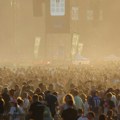 Počeo koncert Tompsona u Zagrebu: Upaljene baklje na Hipodromu, pušten i vatromet - Hrvatski mediji tvrde da je došlo upola…