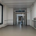 Studenta FTN-a u bolničkoj sobi policija vezala lisicama za krevet