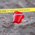 Horor u Italiji! Tinejdžer (17) kopao rupu na plaži, pesak se urušio i zatrpao ga, preminuo je